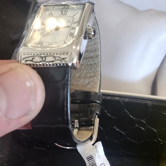 Brand New With Tags Coldwater Creek Tank Watch - Picture 6 of 8